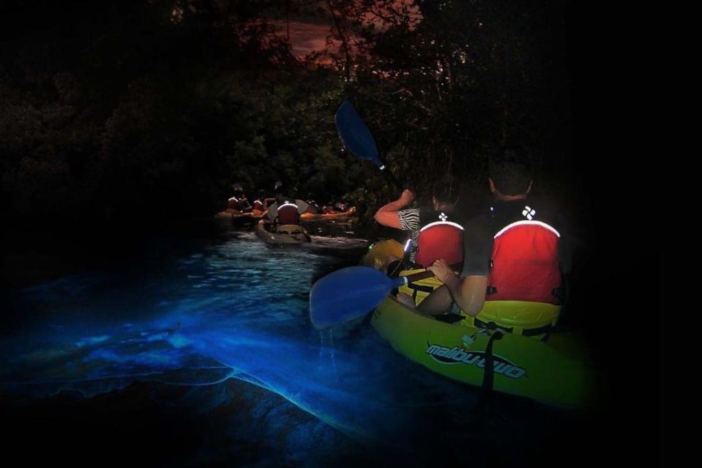 People in kayaks in Laguna Grande